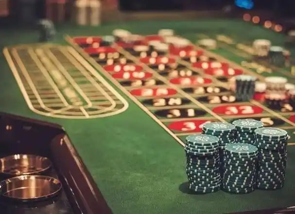 Crazy Time live presenter and betting interface